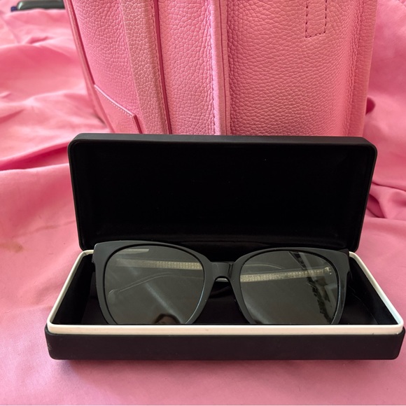 Givenchy Black Sunglasses with Case - Picture 1 of 9